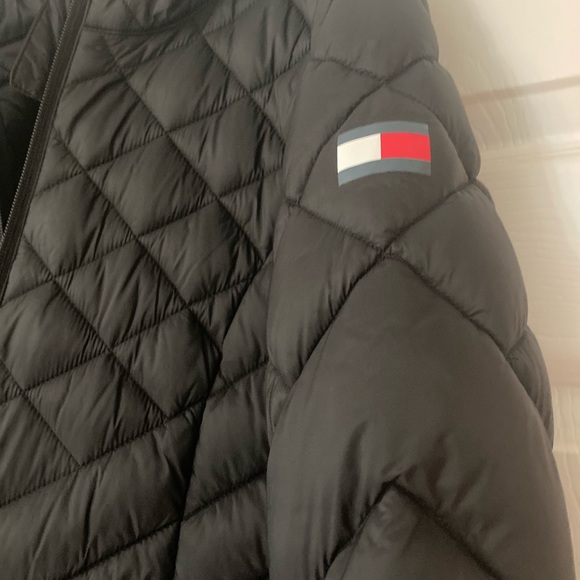 Tommy Hilfiger Hooded Zip Front Short Packable Jacket - Picture 6 of 7